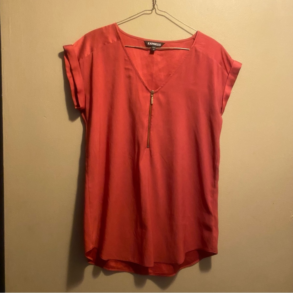 Express Women's Coral Zip V-Neck Short Sleeve Top Small